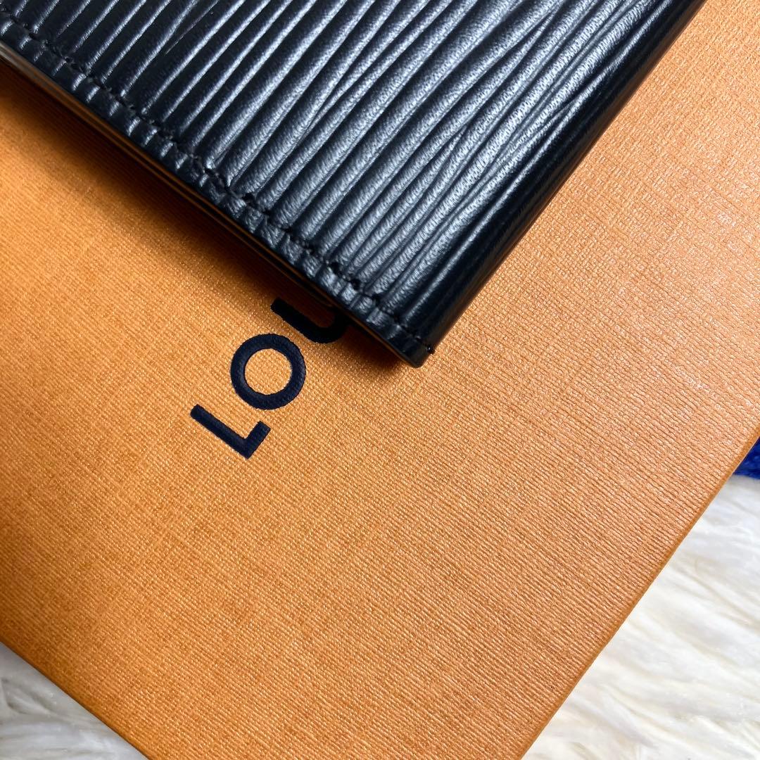 【未使用級】ルイ・ヴィトン 名刺入れ エピ アンヴェロップ カルトドゥヴィジット