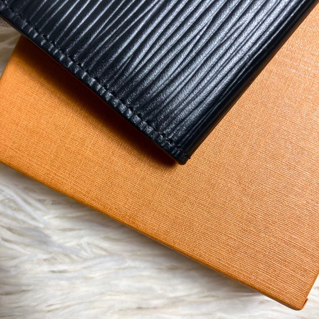 【未使用級】ルイ・ヴィトン 名刺入れ エピ アンヴェロップ カルトドゥヴィジット