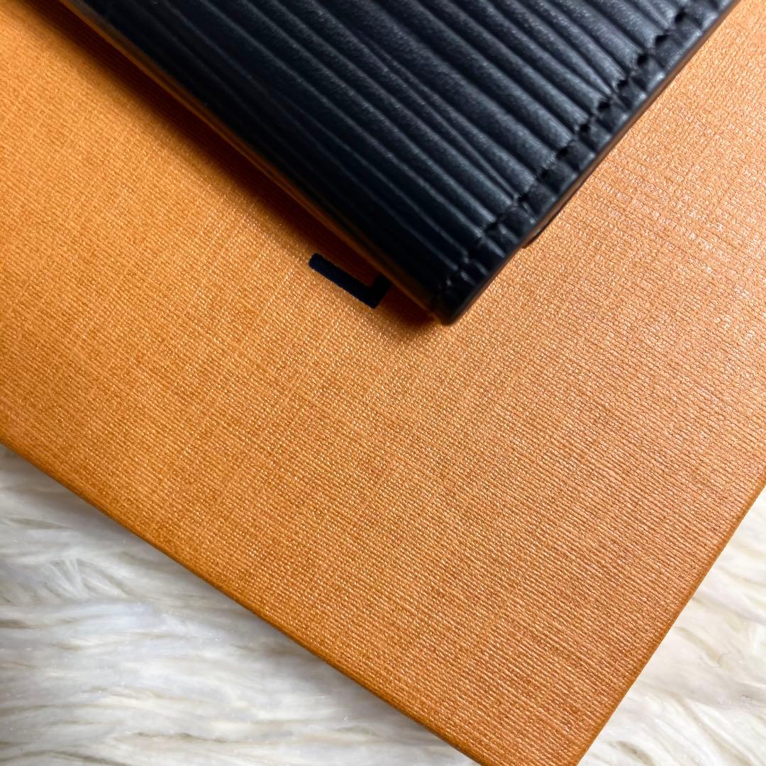 【未使用級】ルイ・ヴィトン 名刺入れ エピ アンヴェロップ カルトドゥヴィジット