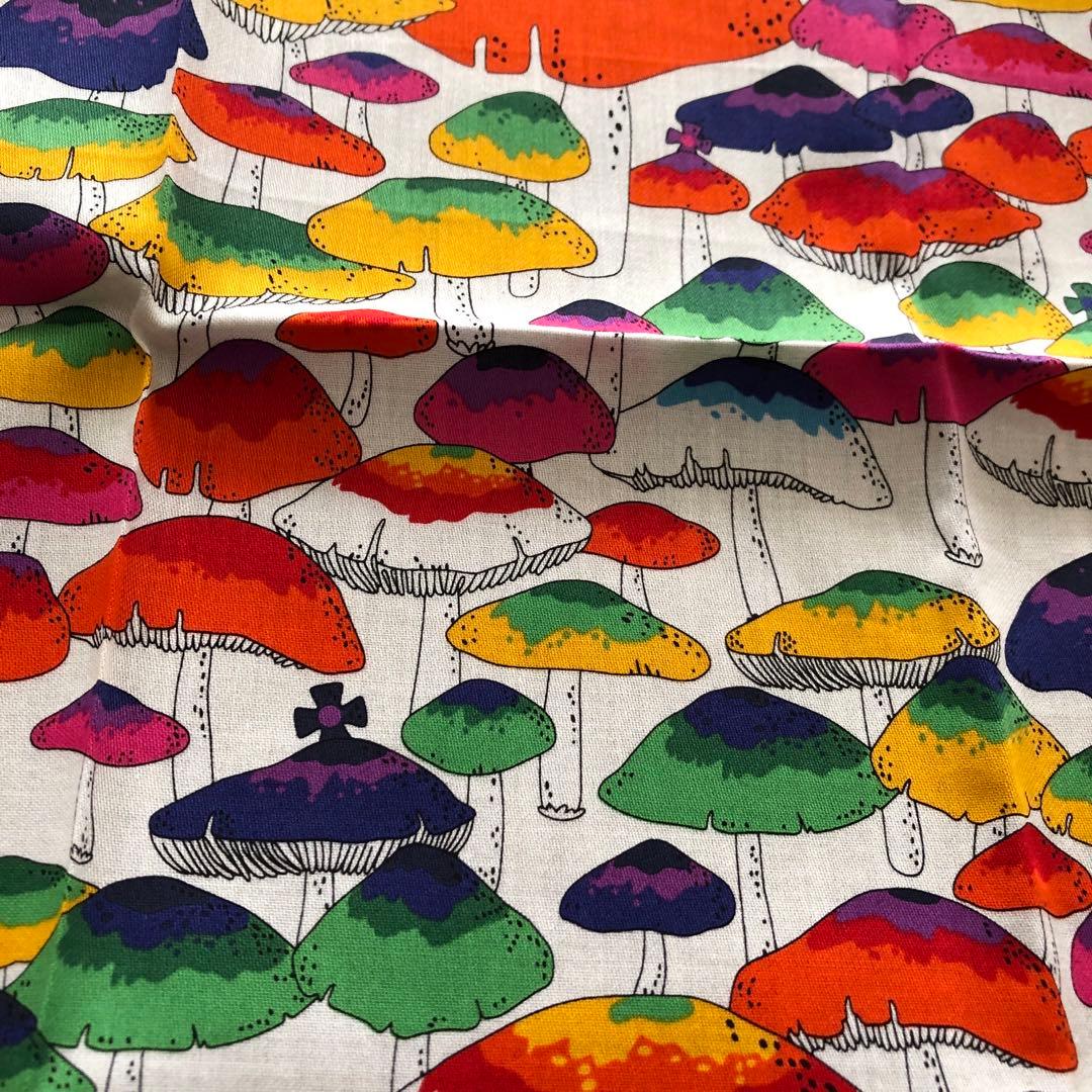 未使用　Vivienne Westwood ハンカチ　きのこ　総柄　キノコ