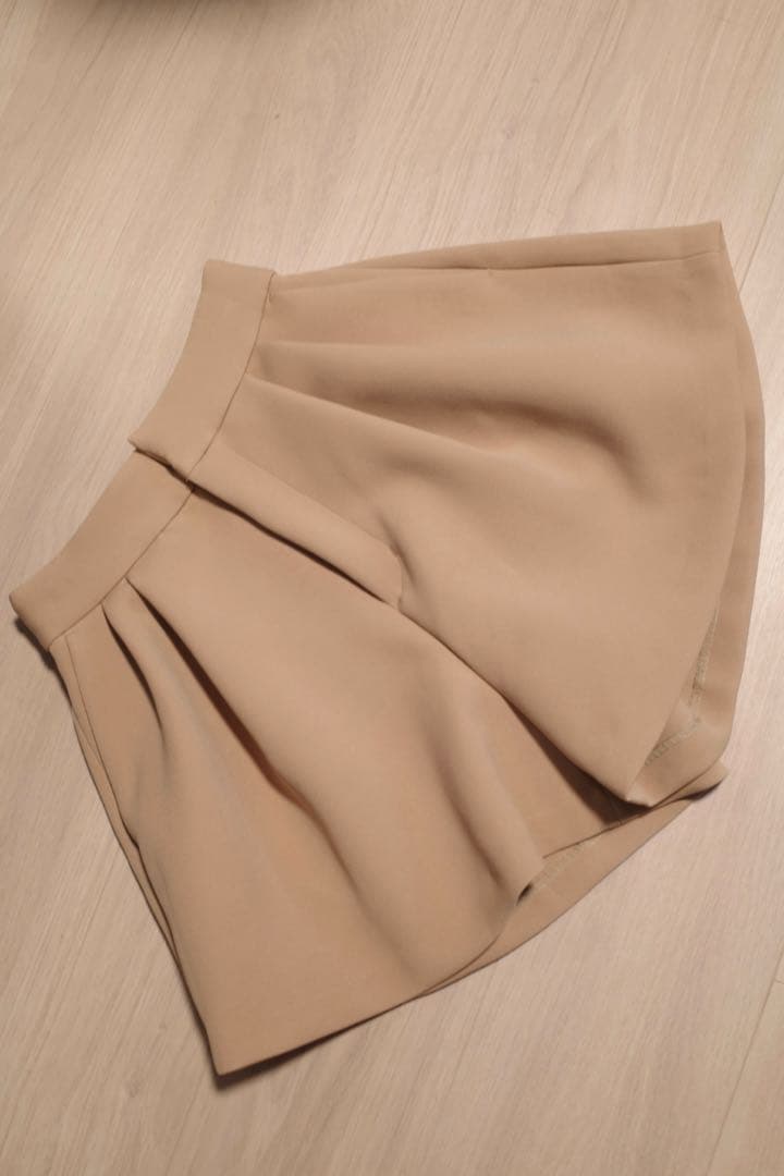 売り尽くし！sheller シェリエ サイドヘムショートパンツ Sサイズ