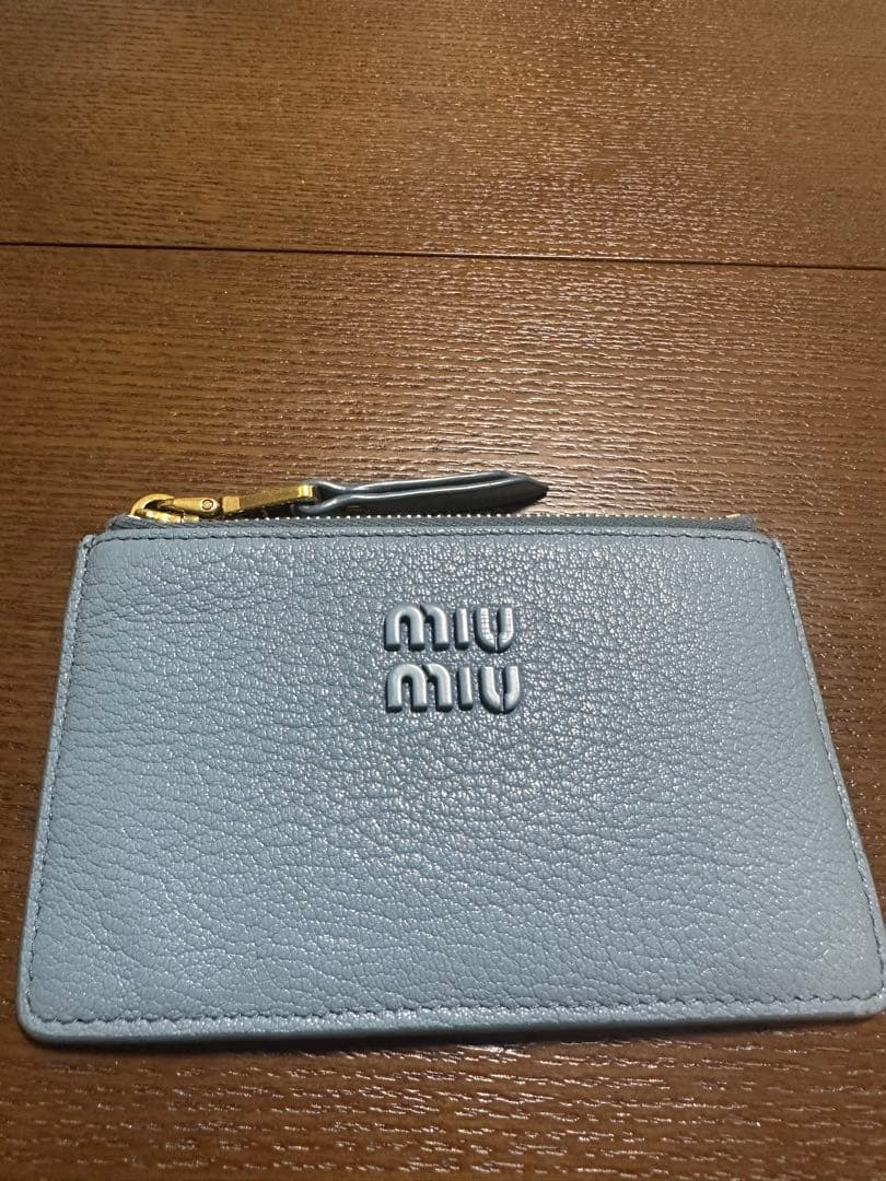 MIU MIU ライトブルー ケース