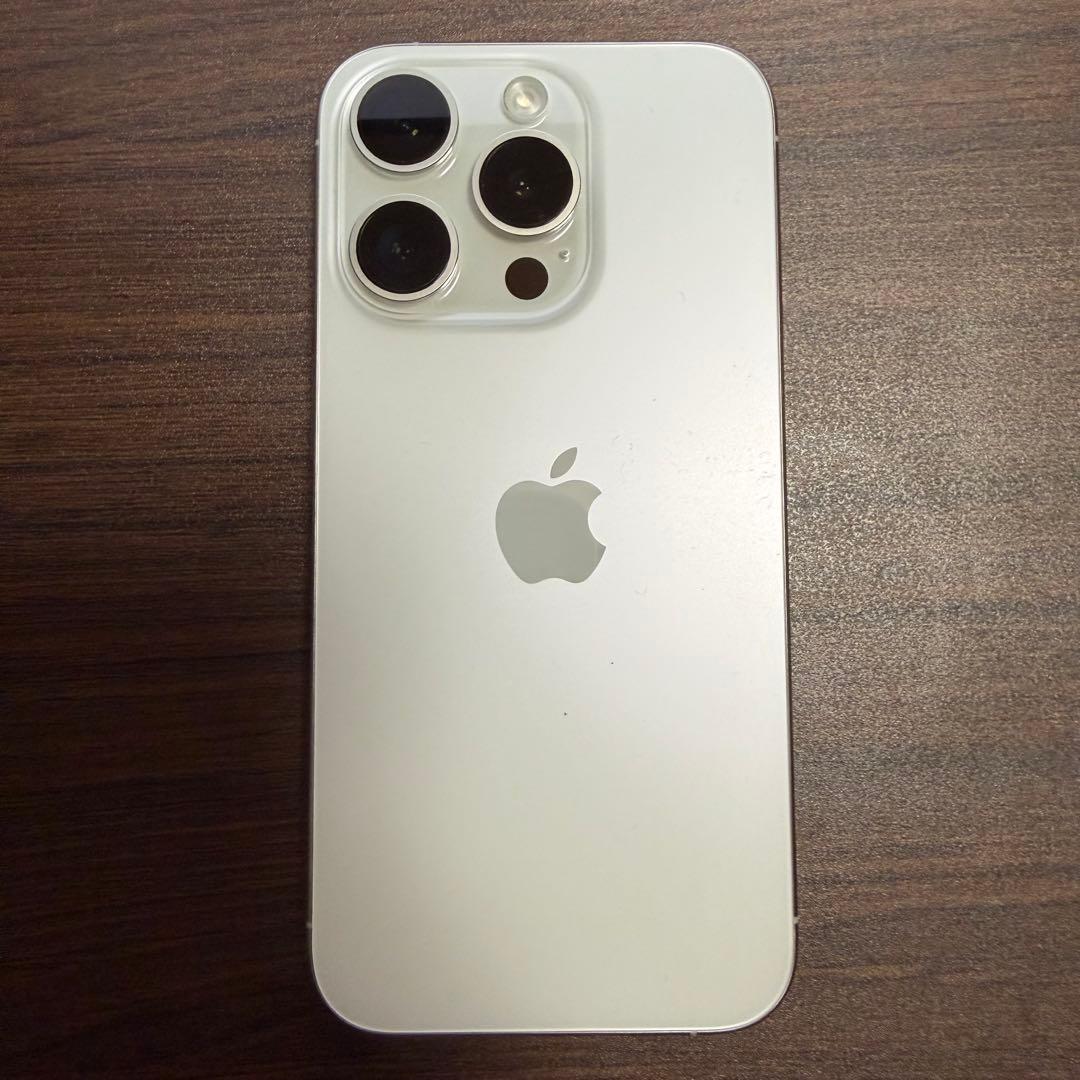 （美品）iPhone 15 Pro 256GB ホワイトチタニウム