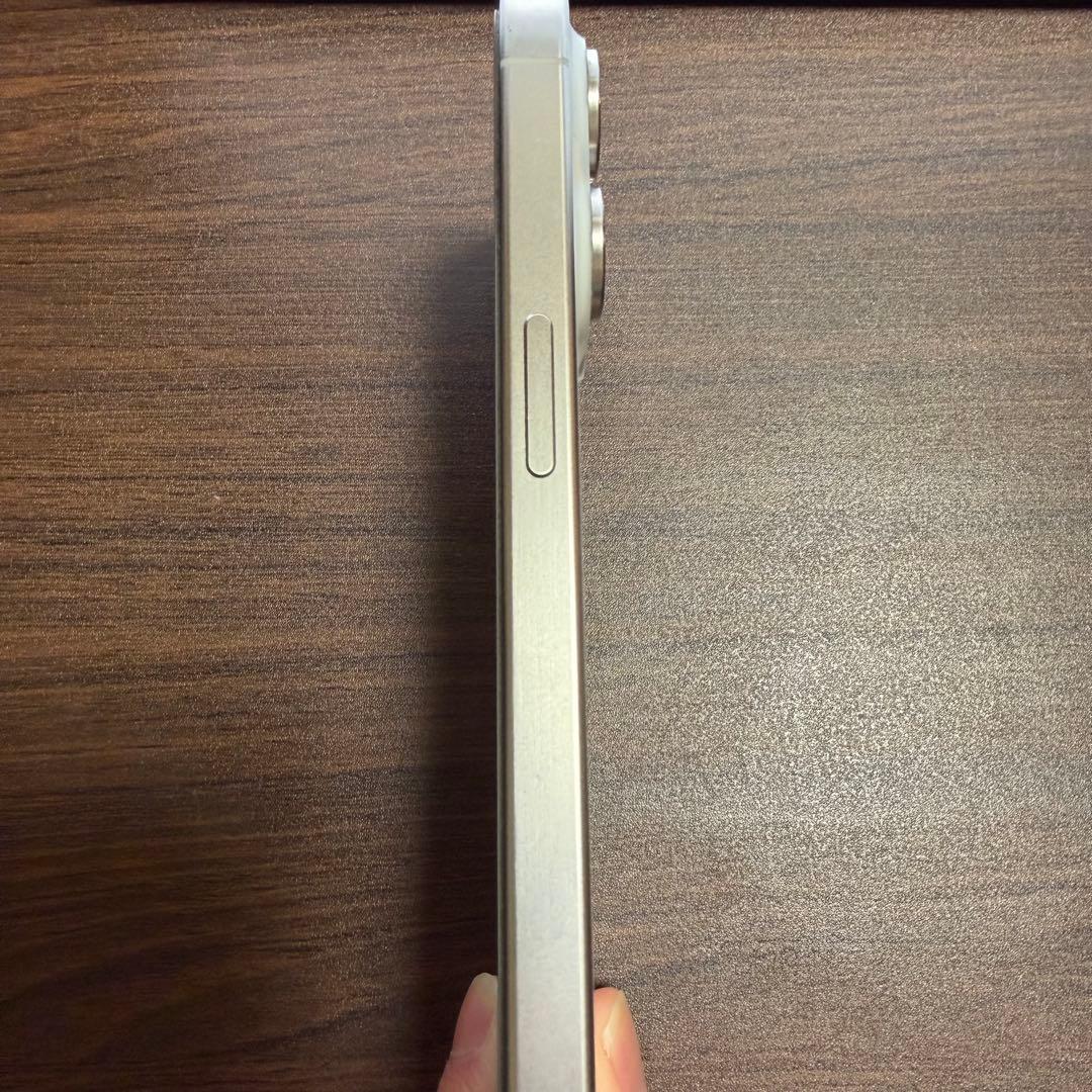 （美品）iPhone 15 Pro 256GB ホワイトチタニウム