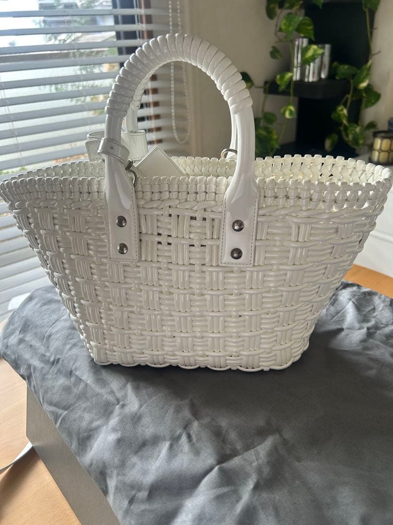 BALENCIAGA バレンシアガ　ビストロXS カゴバッグ　ホワイト