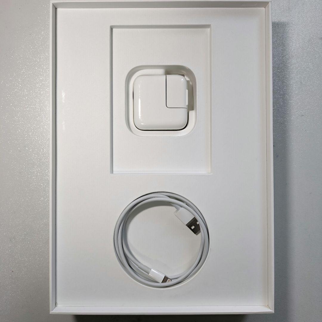 美品Apple iPad シルバー Wi-Fiモデル