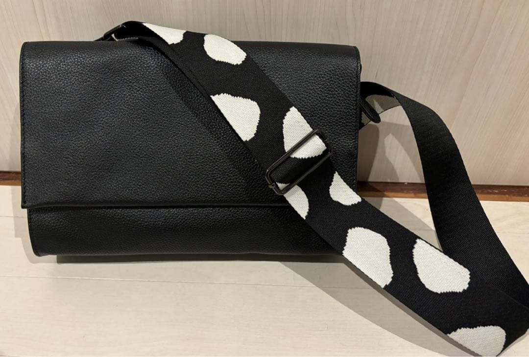 イアパピヨネ　ear PAPILLONNER ダルメシアンボディバッグ