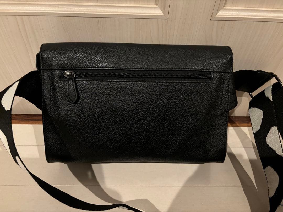 イアパピヨネ　ear PAPILLONNER ダルメシアンボディバッグ