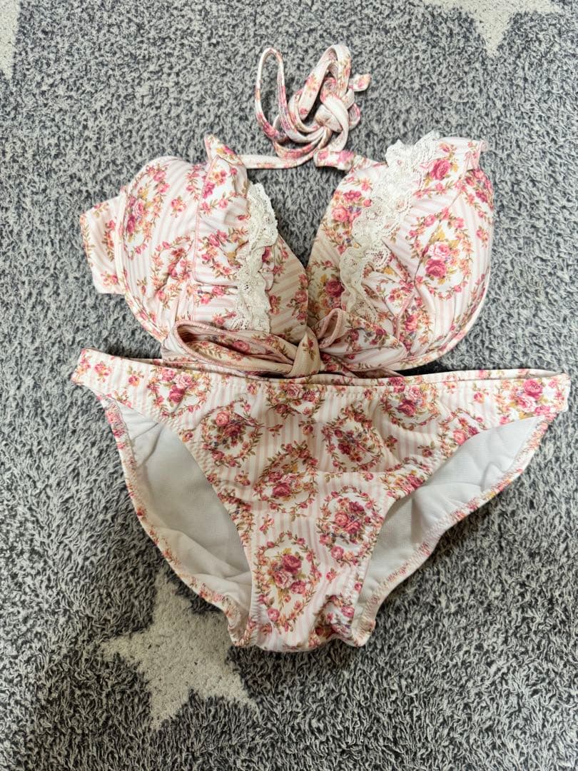 リズリサ　水着3点