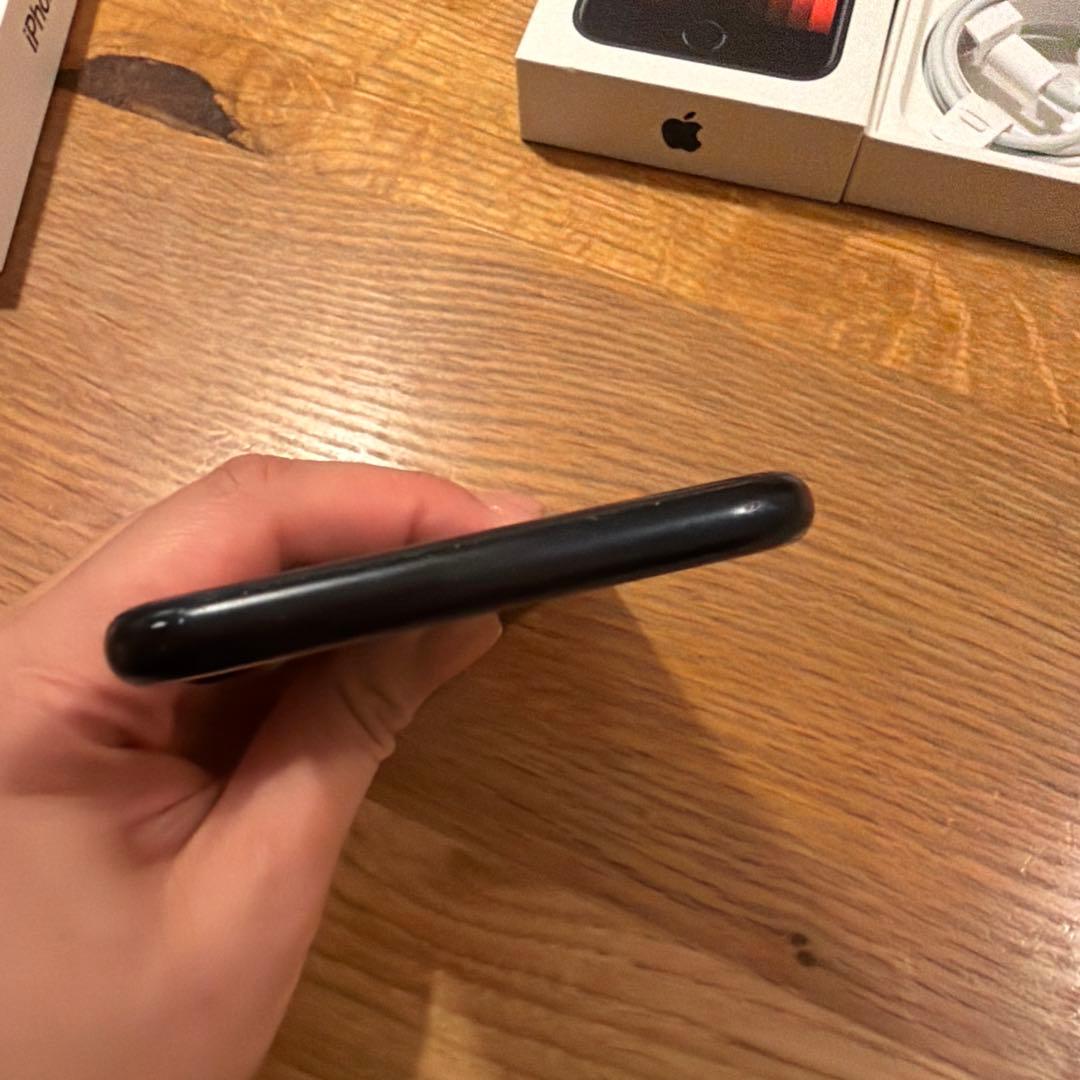 Apple iPhone SE (第3世代) ブラック 本体 128GB