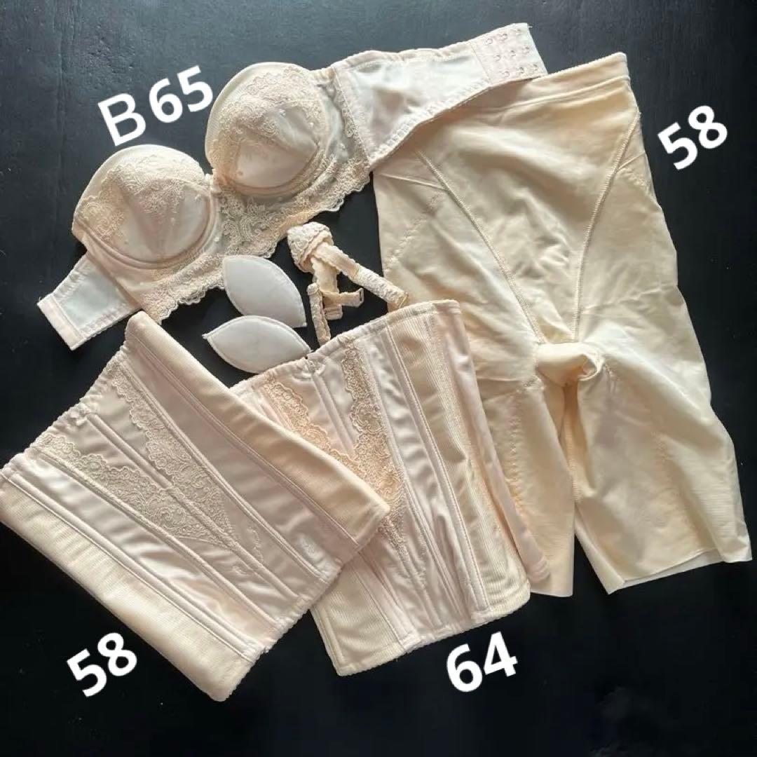 ブライダルインナー　フォーシスアンドカンパニー