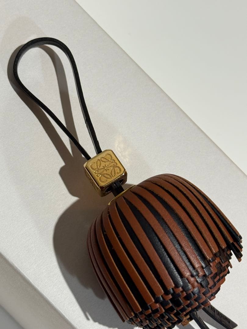 ロエベ　アナグラムダイス付　タッセル　フリンジ　チャーム　LOEWE レザー