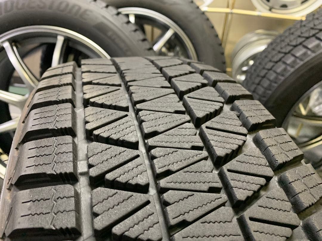 新春！225/60R18　ブリザック　DM-V3　即装着可能