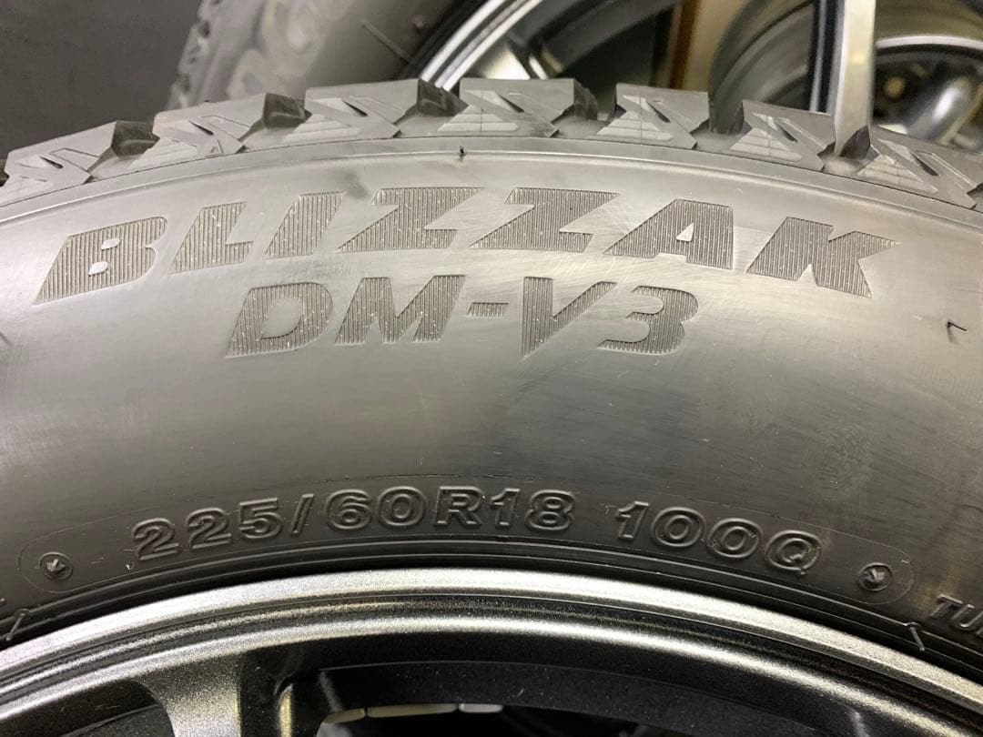 新春！225/60R18　ブリザック　DM-V3　即装着可能