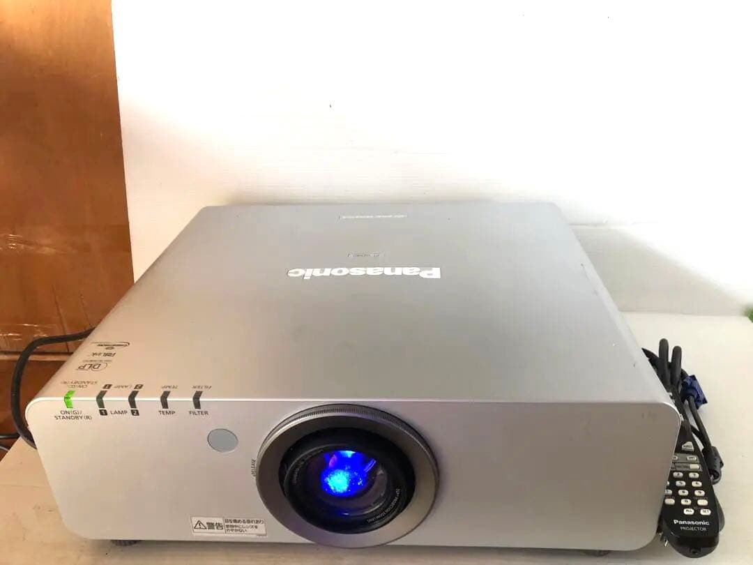 PANASONIC プロジェクター　PT-DZ680 ★6000ルーメン　日本製