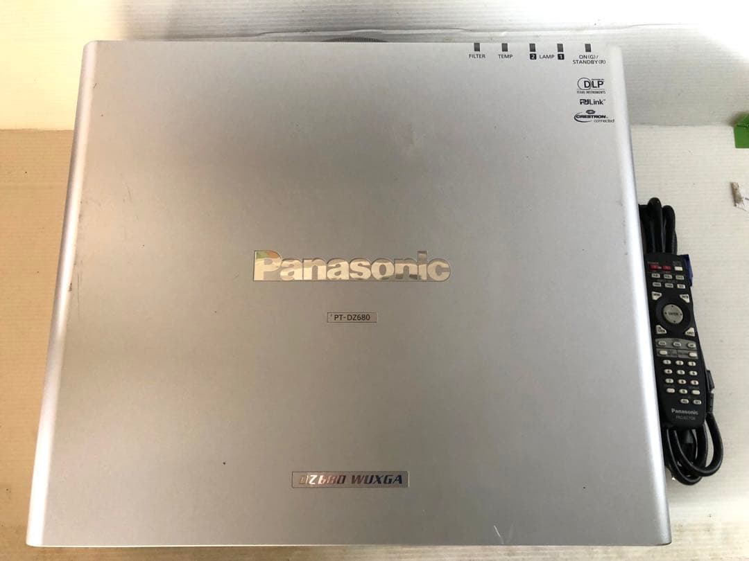 PANASONIC プロジェクター　PT-DZ680 ★6000ルーメン　日本製
