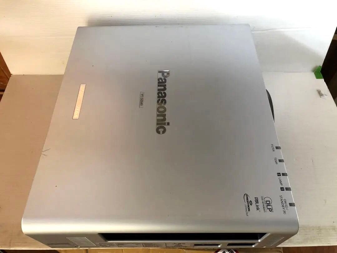 PANASONIC プロジェクター　PT-DZ680 ★6000ルーメン　日本製