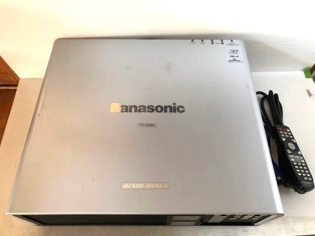 PANASONIC プロジェクター　PT-DZ680 ★6000ルーメン　日本製