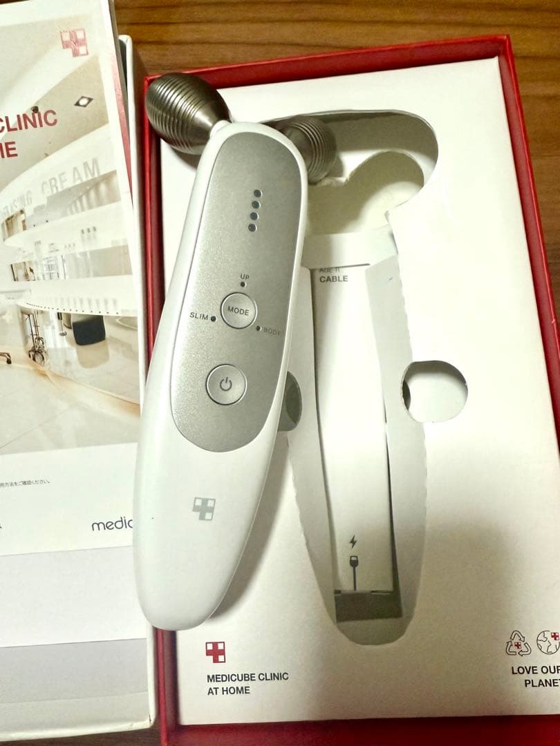 ボディ・フェイスケア MEDICUBE AGE-R DERMA EMS SHOT