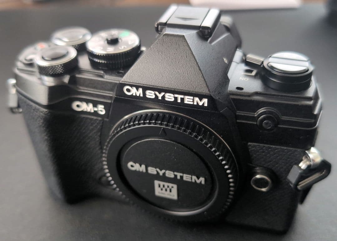 OM SYSTEM OM-5 14-150 mm II レンズキット　ブラック