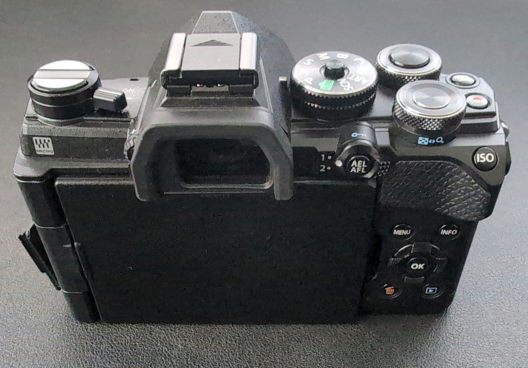 OM SYSTEM OM-5 14-150 mm II レンズキット　ブラック