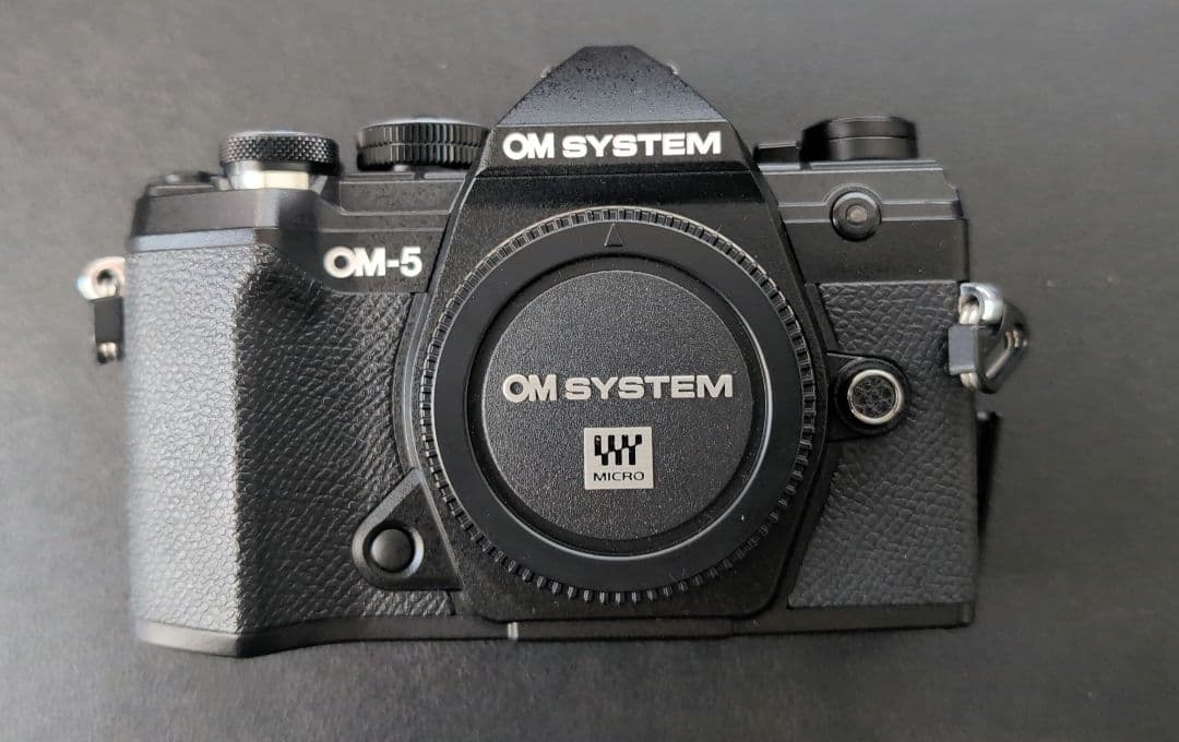 OM SYSTEM OM-5 14-150 mm II レンズキット　ブラック