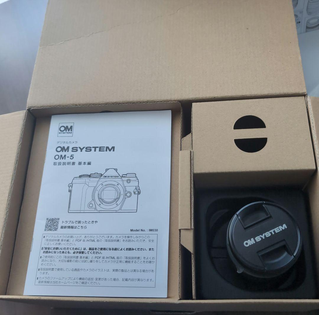 OM SYSTEM OM-5 14-150 mm II レンズキット　ブラック