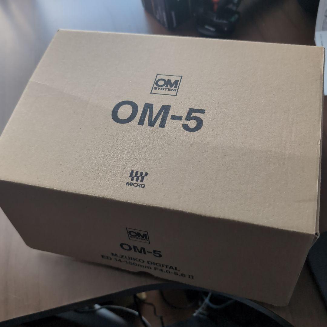 OM SYSTEM OM-5 14-150 mm II レンズキット　ブラック
