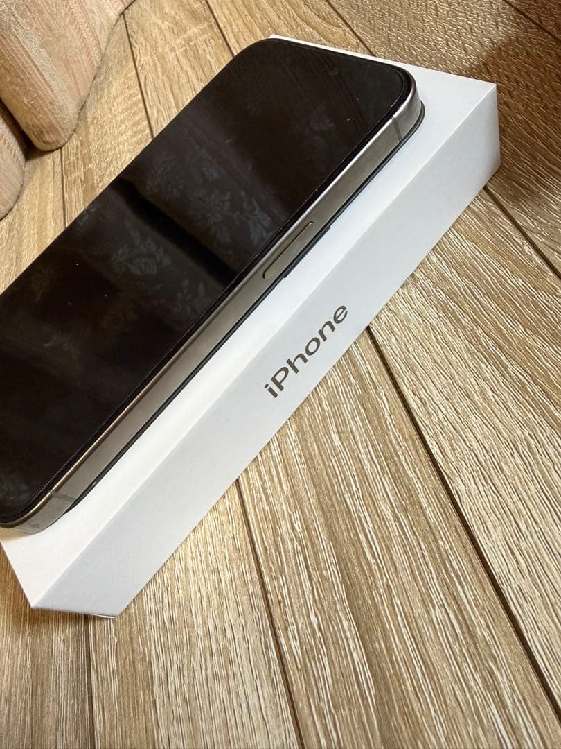 【美品】iPhone 15 Pro 128GB ナチュラルチタニウム