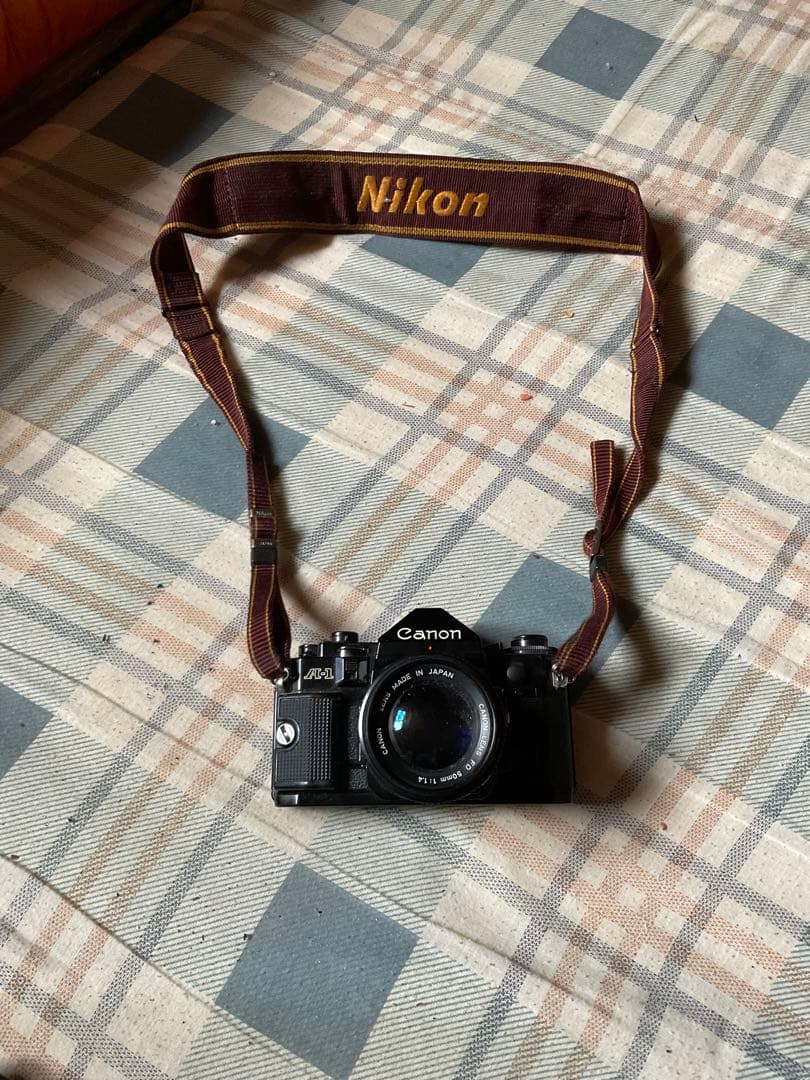 Canon A-1。　814000。カバー無し、レンズキャップ無し、取扱書無し。