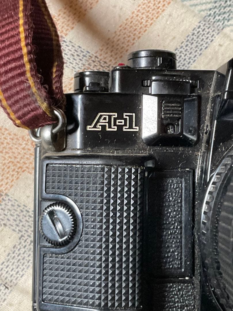 Canon A-1。　814000。カバー無し、レンズキャップ無し、取扱書無し。