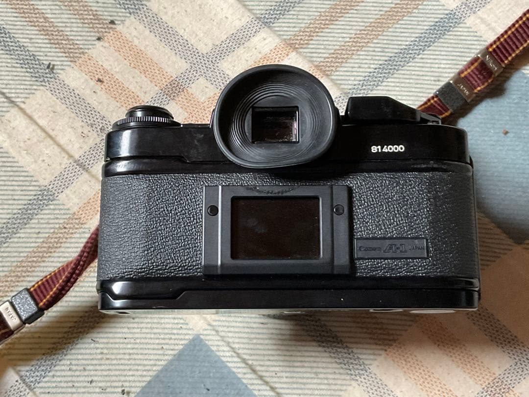 Canon A-1。　814000。カバー無し、レンズキャップ無し、取扱書無し。