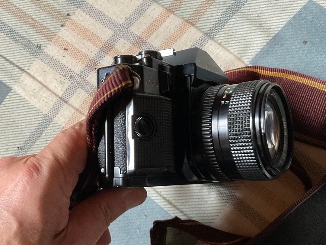 Canon A-1。　814000。カバー無し、レンズキャップ無し、取扱書無し。