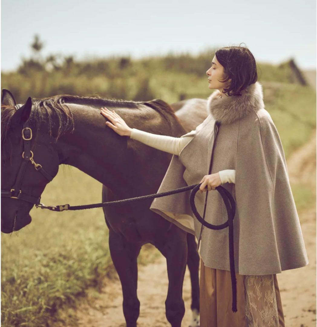 RUIRUE BOUTIQUEフォックスファー付ケープコートL〜LLベージュ