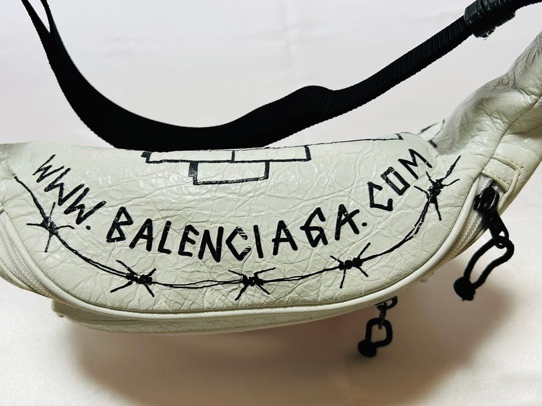 BALENCIAGA バレンシアガ グラフィティ エクスプローラー ボディバッグ