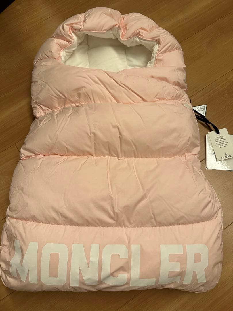 【miiさん専用ページ】【新品未使用】MONCLERピンクダウンおくるみ