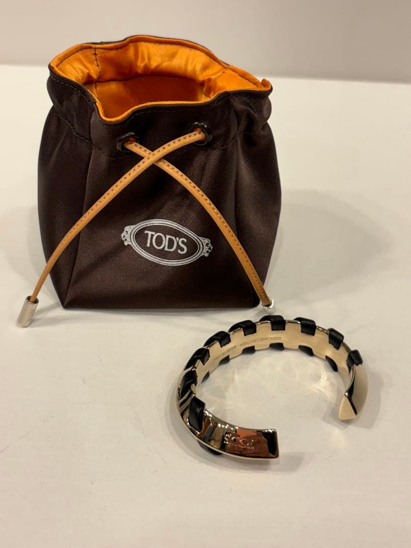 《TOD'S》　ゴールド×レザーバングル