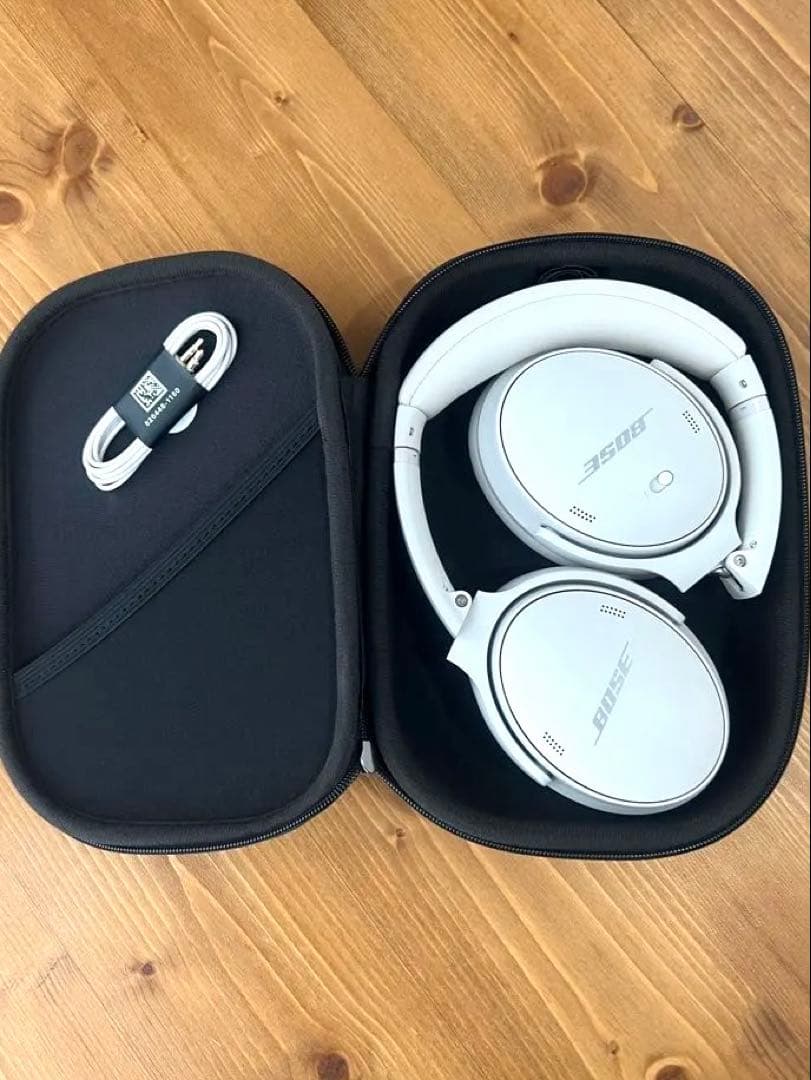 美品　Bose ワイヤレスヘッドホン ホワイト ケース付き