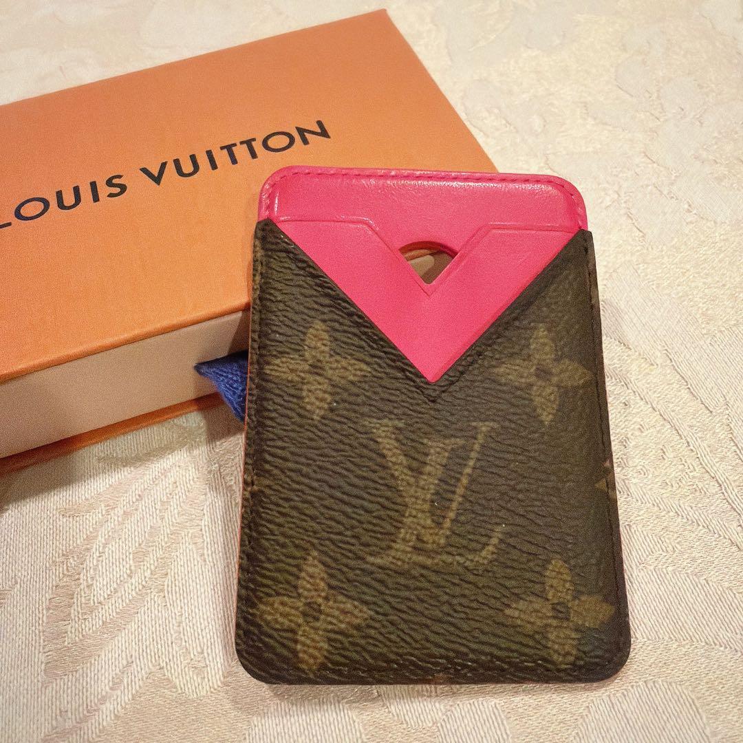 ほぼ新品　ヴィトン iPhone ポルトカルトマグネット