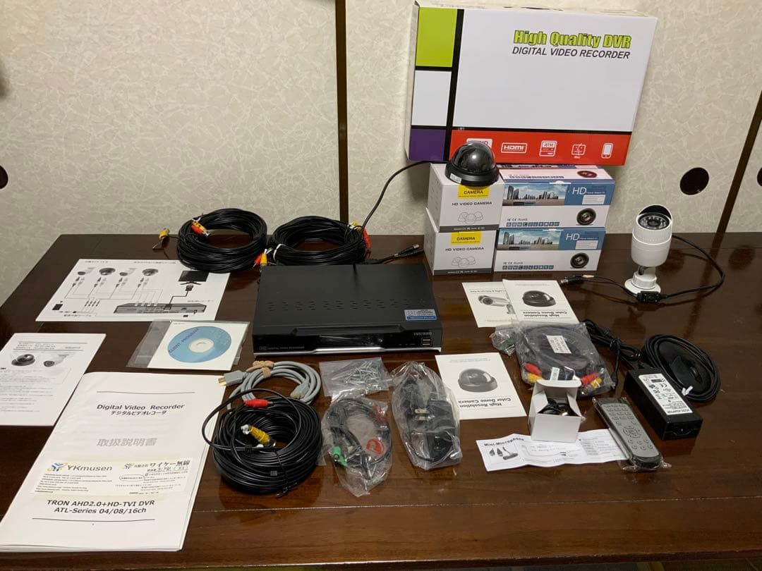 防犯カメラセット、レコーダー、室内用カメラ２台、屋外用カメラ２台、送料込みです。