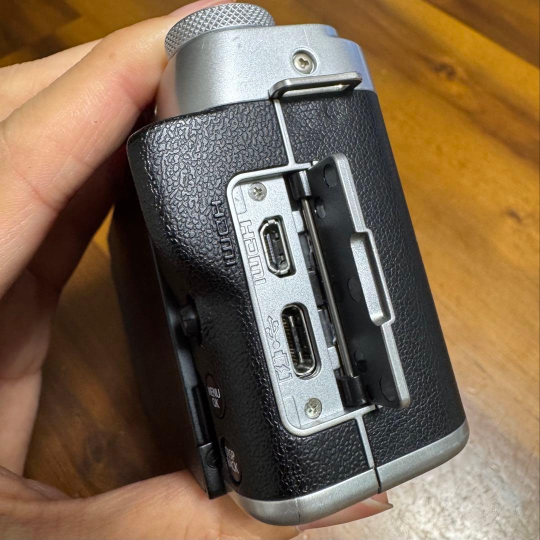 FUJIFILM X-A7 レンズキット シルバー