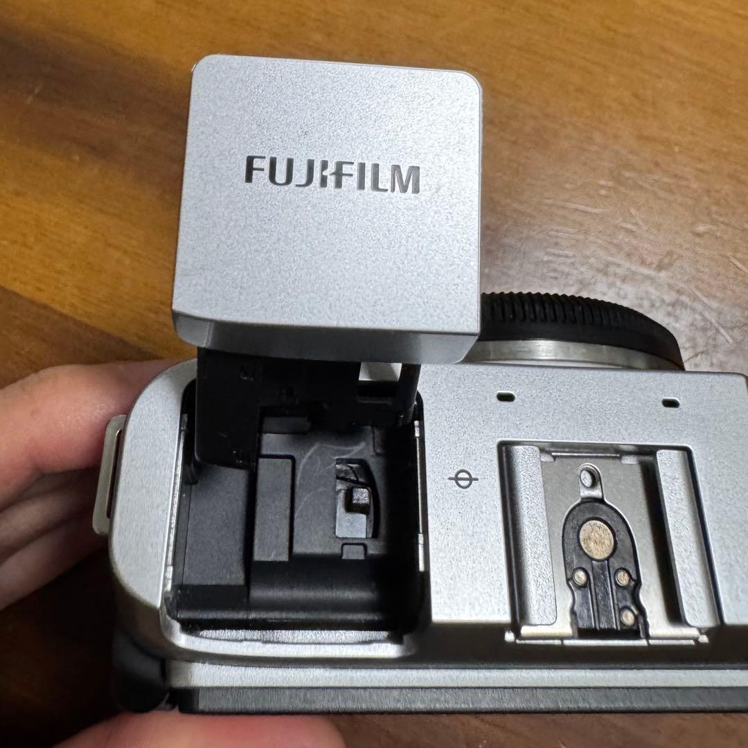 FUJIFILM X-A7 レンズキット シルバー