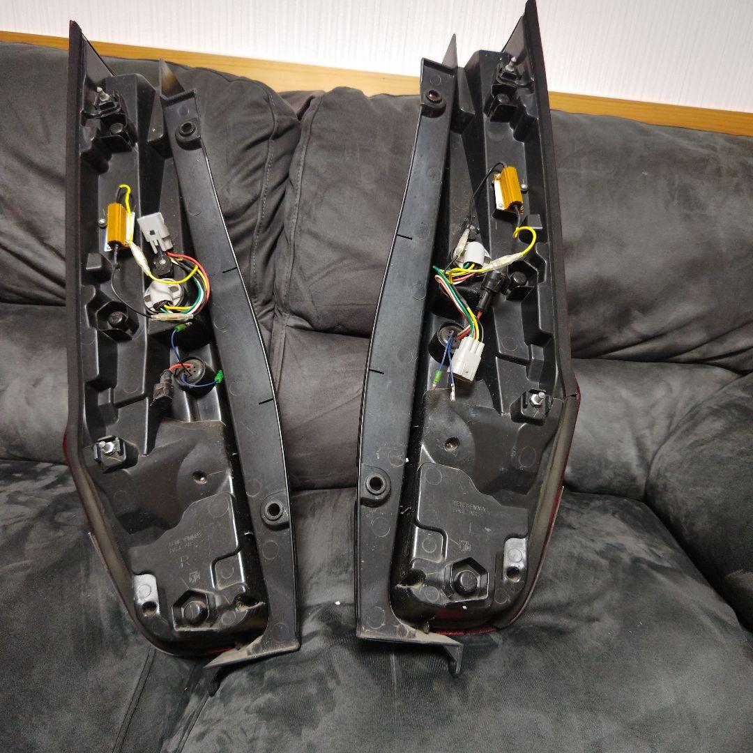 80系ノア/ヴォクシー/エスクァイア トムス LEDテールランプ