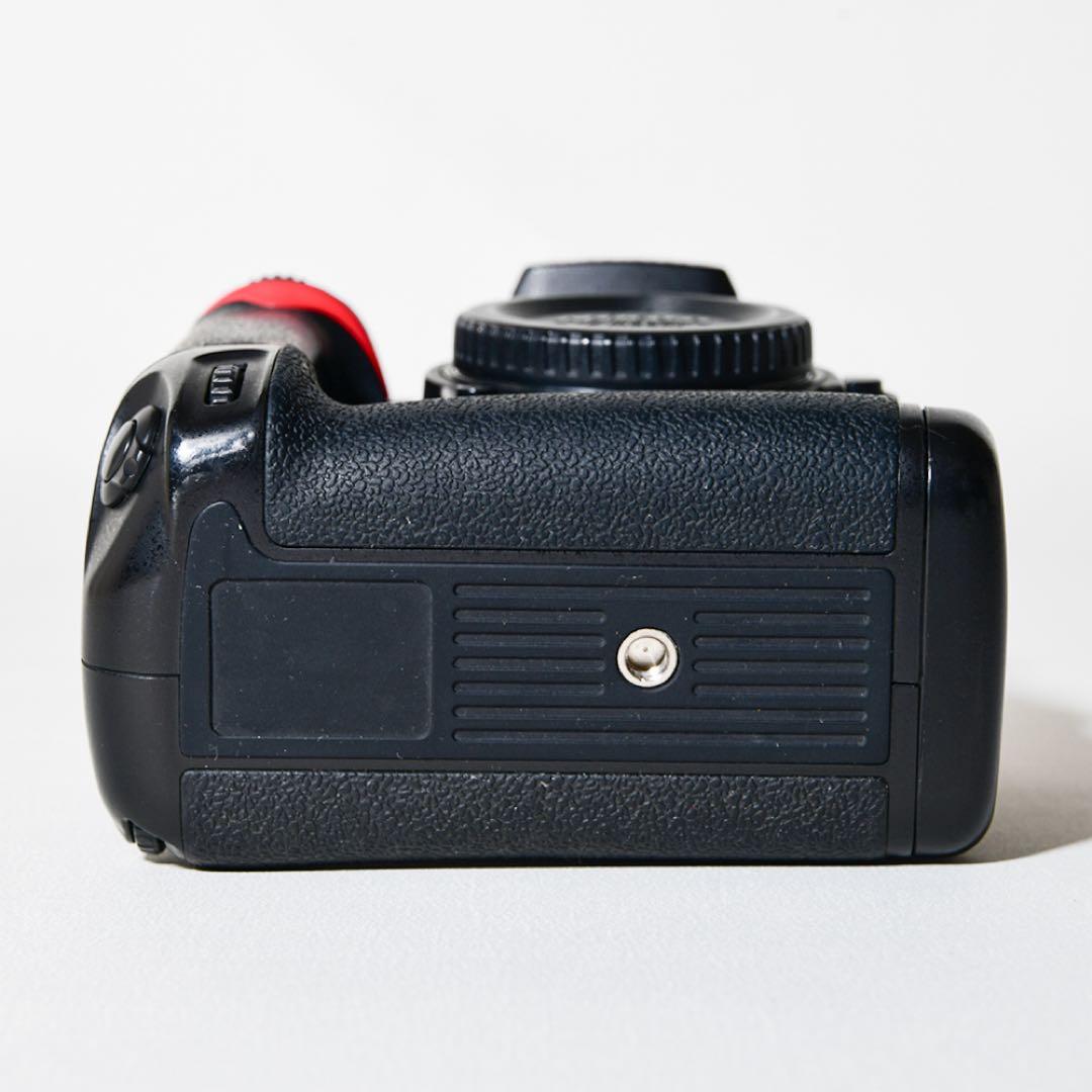 Nikon D7000 18-105mm レンズキット バッテリー2個・グリップ