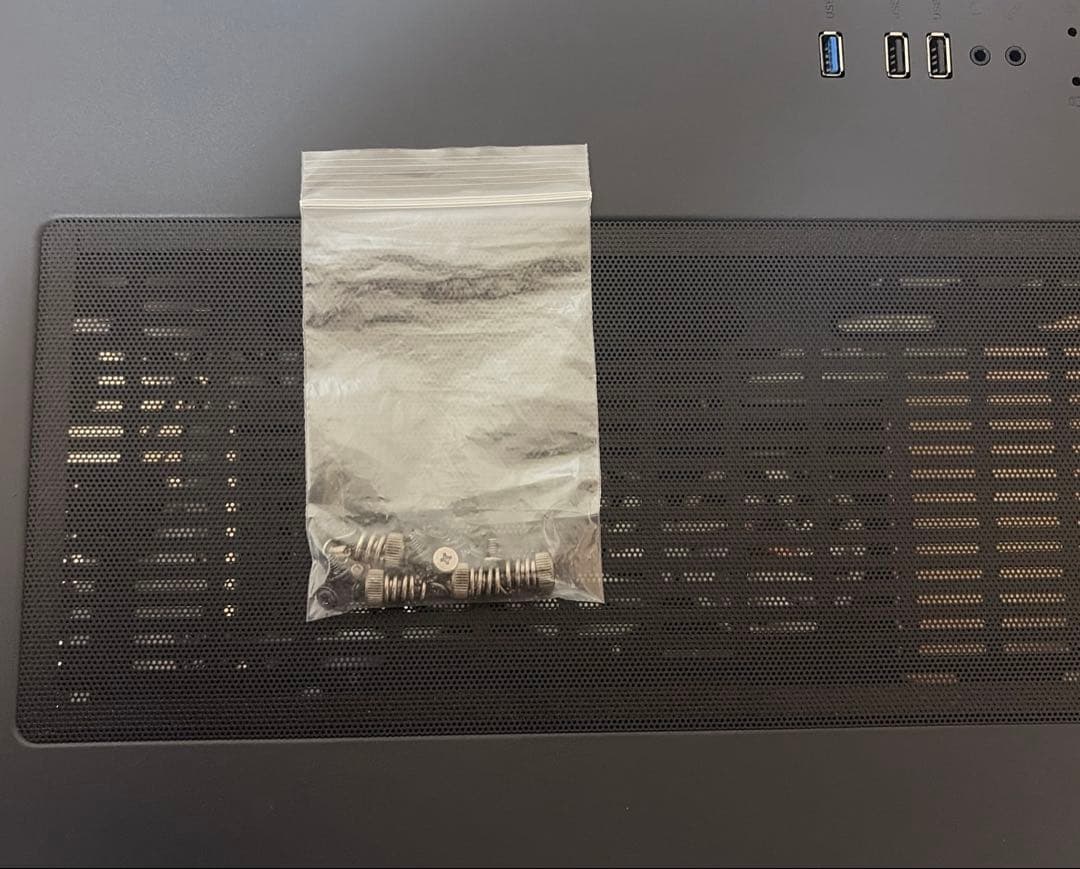 【極美品】ピラーレス ゲーミングPCケース + LEDファン7枚&ユニットセット