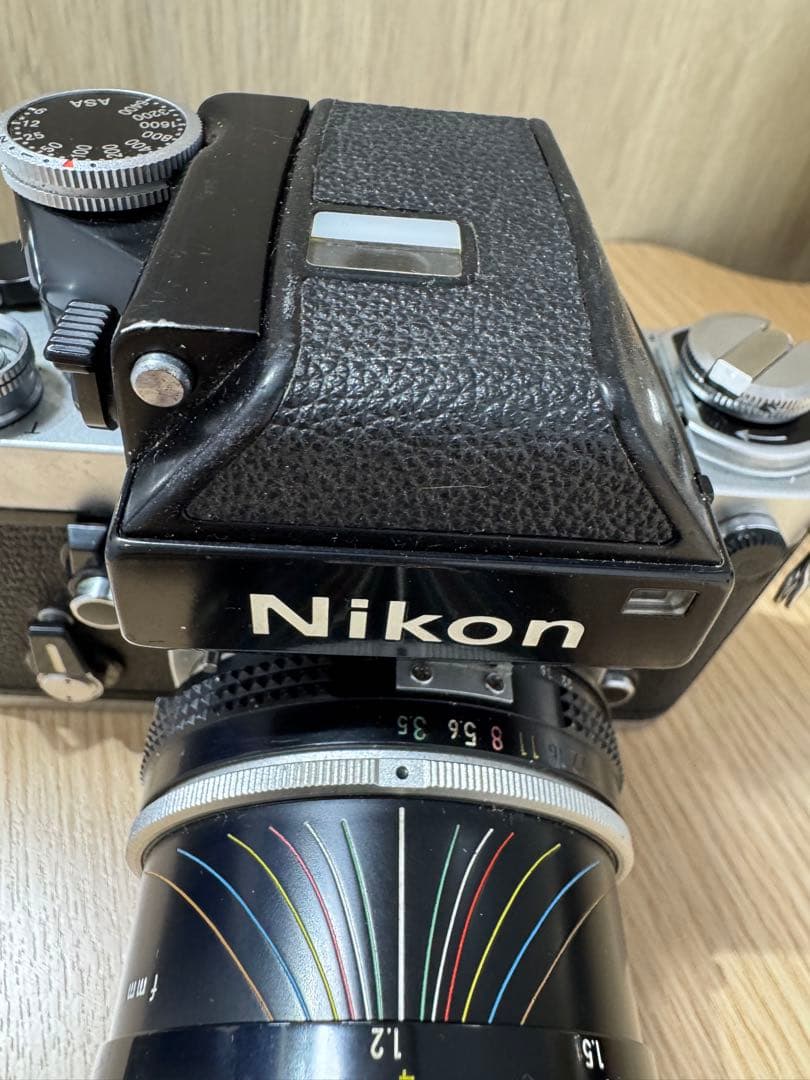 Nikon Zoom-Nikkorレンズ付き