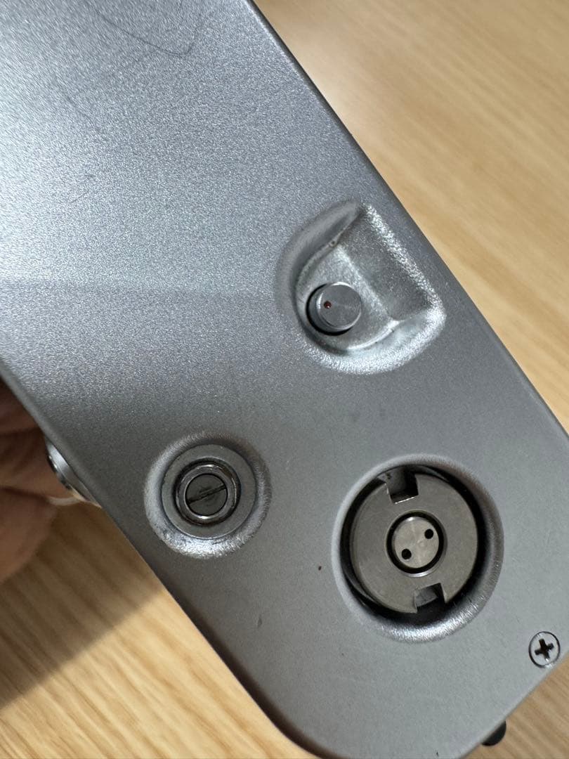 Nikon Zoom-Nikkorレンズ付き