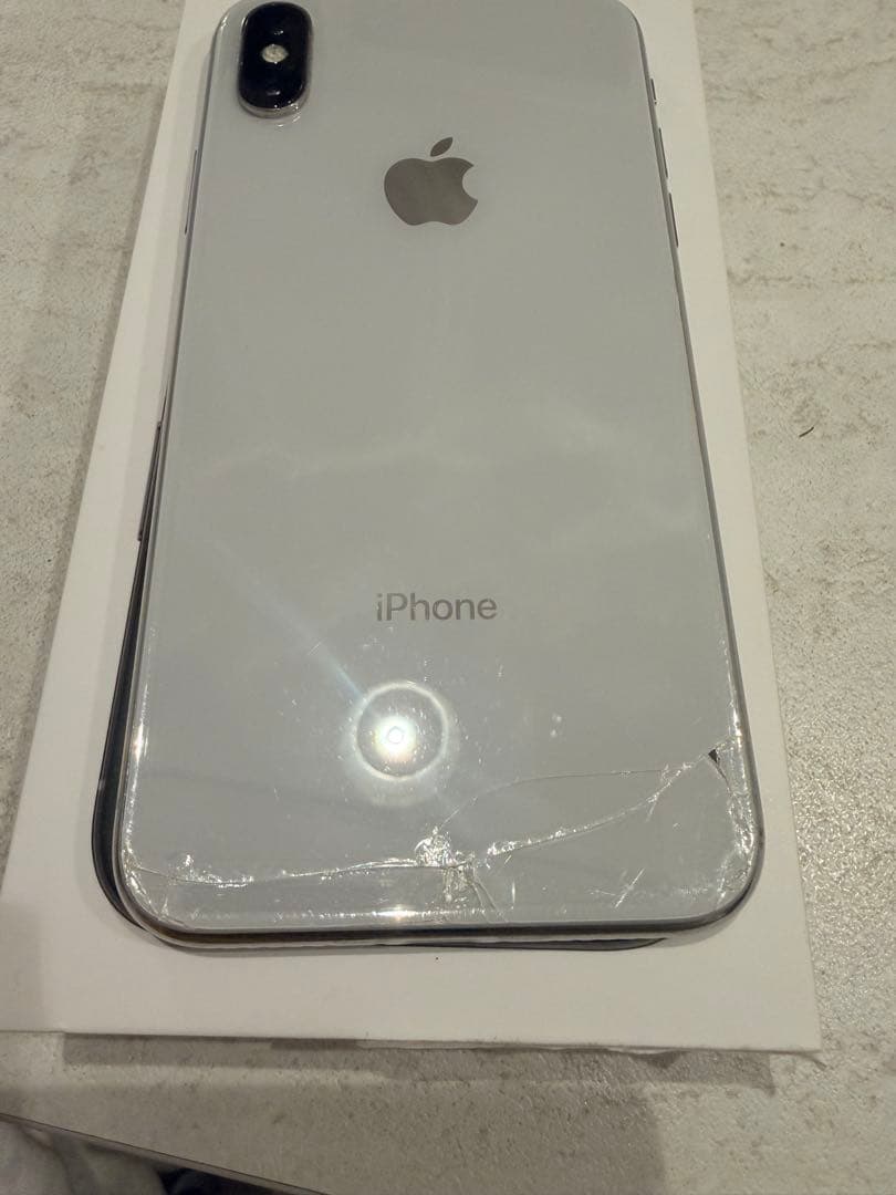 iPhoneXシルバー背面割れありジャンク品