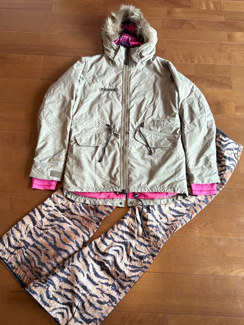 BURTONスノーボードウェア　レディース　セットアップ