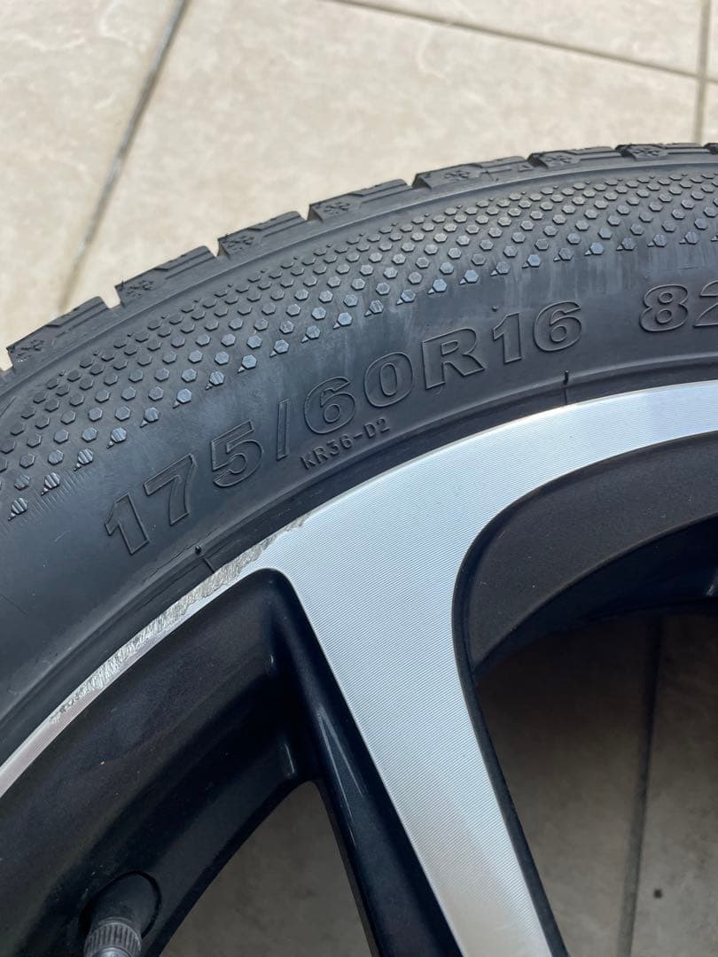 アクア❗️NHP10❗️スタッドレス付純正アルミ　Ｘアーバン　175/60R16